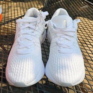 NEVER WORN Women's NIKE React Infinity Run FK3 , SIZE 8 Sneakers White